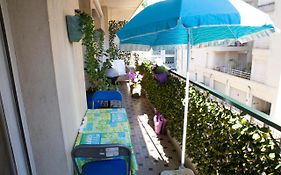 Chill Out Apartment, 2 Mins From Beach